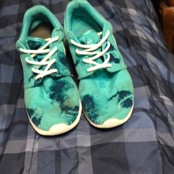 Turquoise Nike roshes - Picture 2 of 3